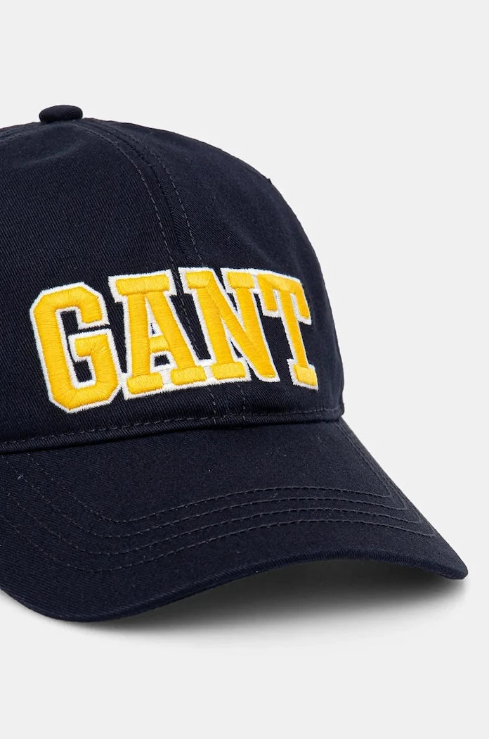 Памучна шапка с козирка Gant