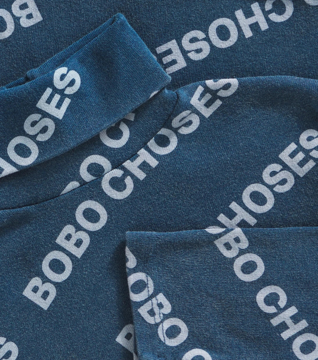 Bobo Choses - توب بياقة عالية من قماش الجيرسي المخلوط بالقطن مزين بشعار العلامة