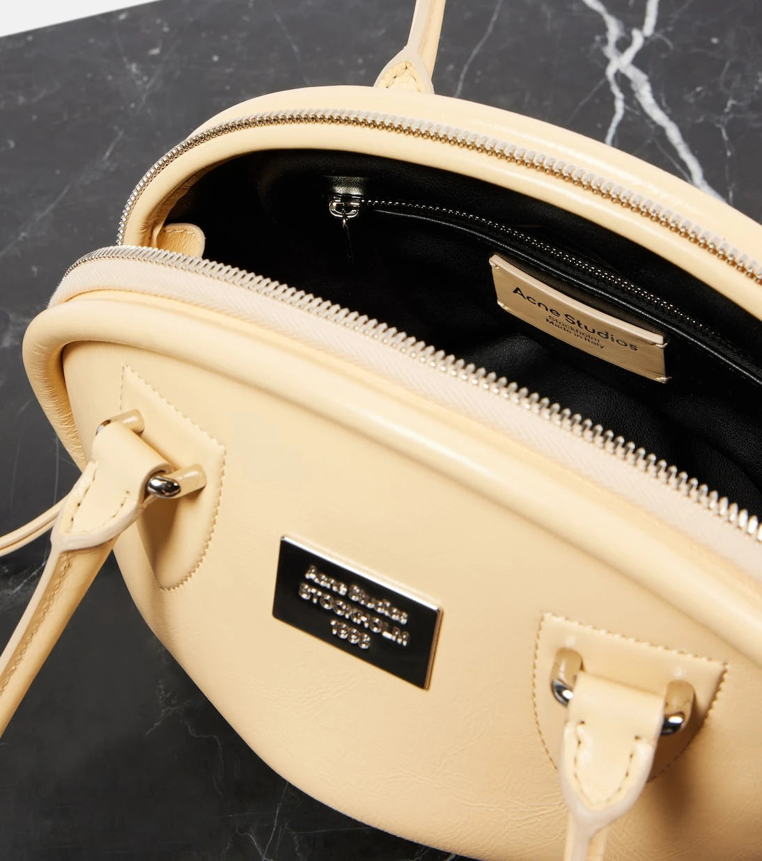 Acne Studios - حقيبة كتف Bowlina Mini جلدية