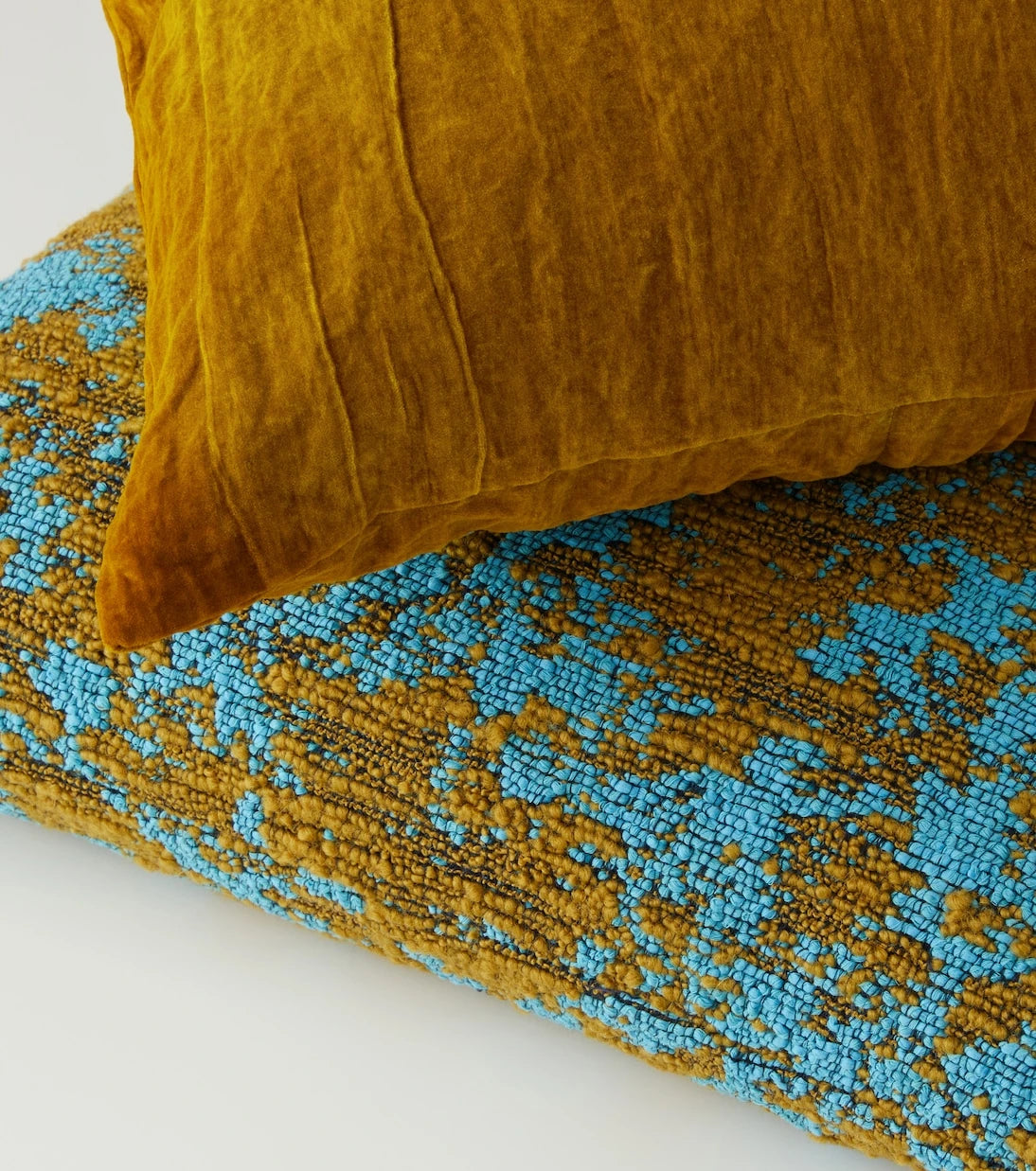 The House of Lyria - Lonicera pillow