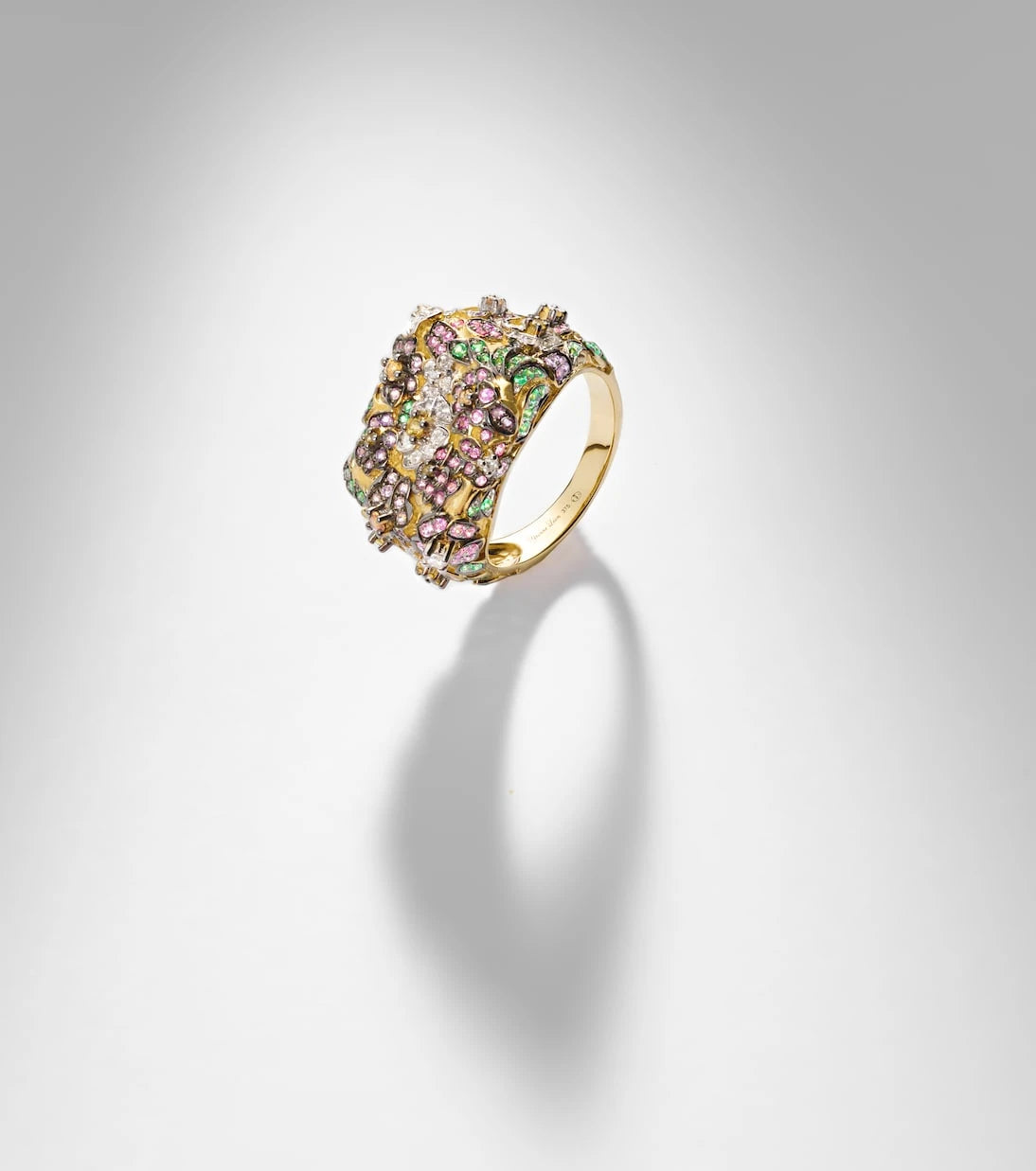 Yvonne Léon - Jolie Fleur 9kt gold ring with gemstones