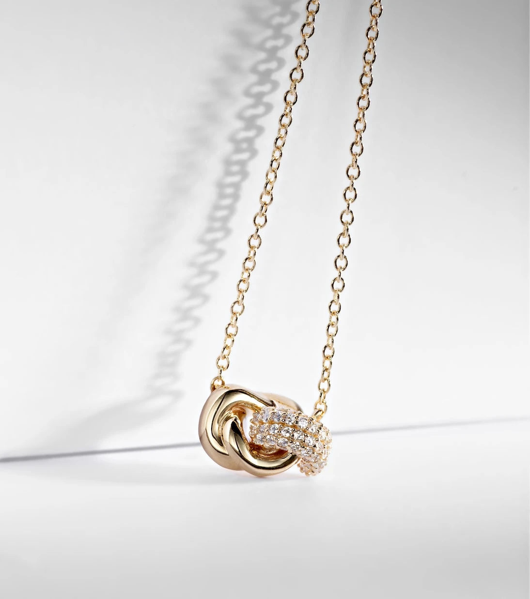Stone and Strand - 14kt gold necklace with diamonds