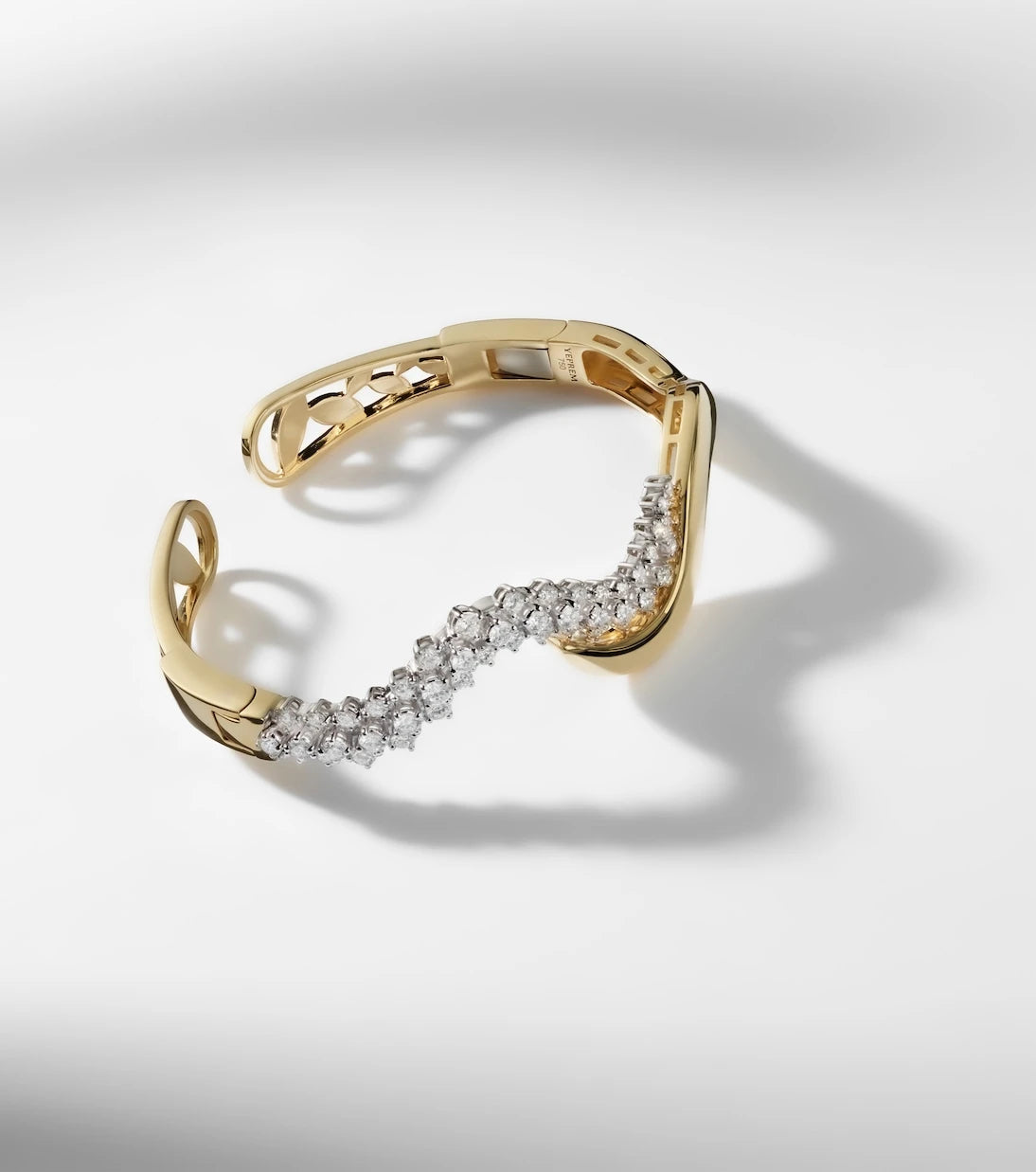 Yeprem - Golden Strada 18kt gold bangle with diamonds