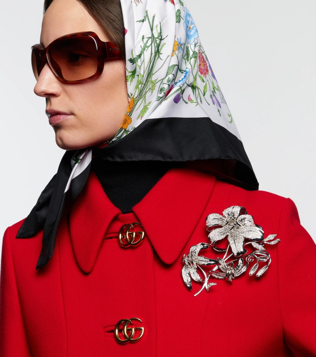 Gucci - نظارة شمسية مربعة بتصميم Gucci Script