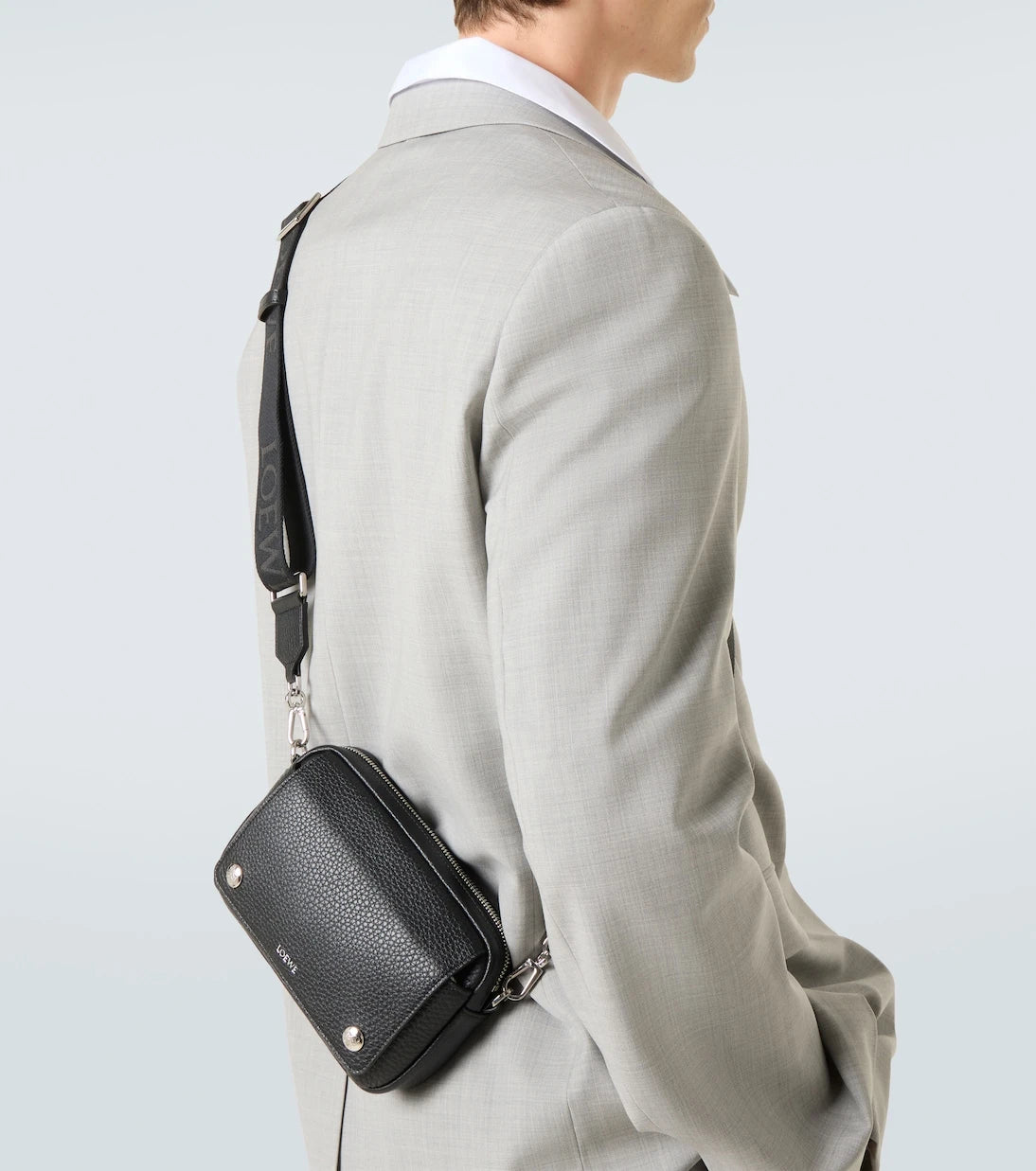 Loewe - حقيبة كتف Pebble Small من الجلد