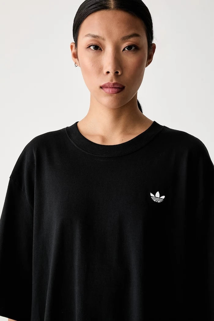 adidas Originals kadın pamuklu Essentials tişört