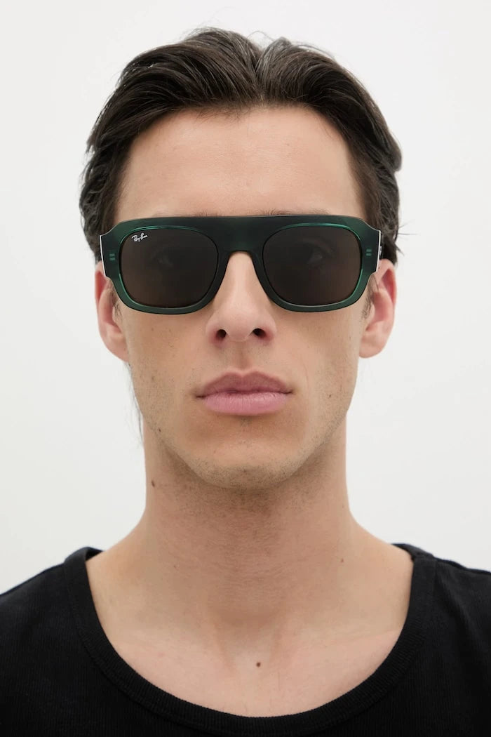 Ray-Ban güneş gözlüğü