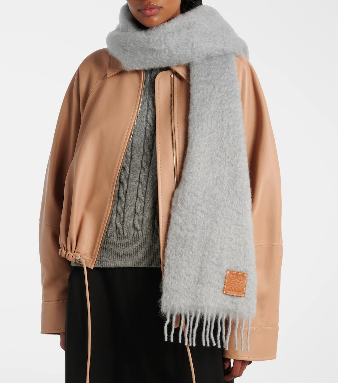 Loewe - وشاح موهير وصوف