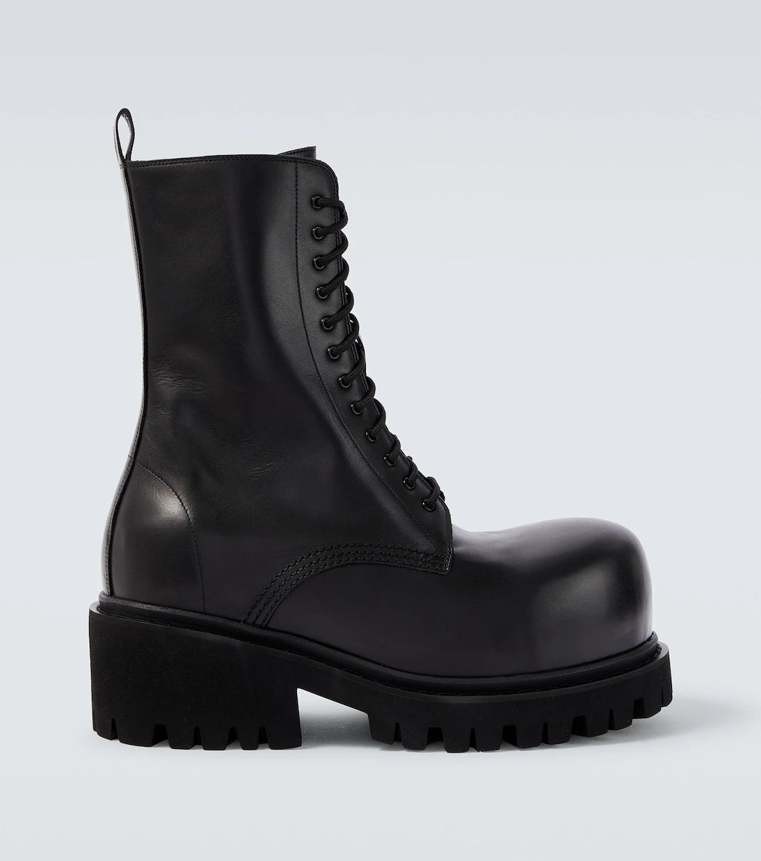 Balenciaga - جزمة Stomper جلدية