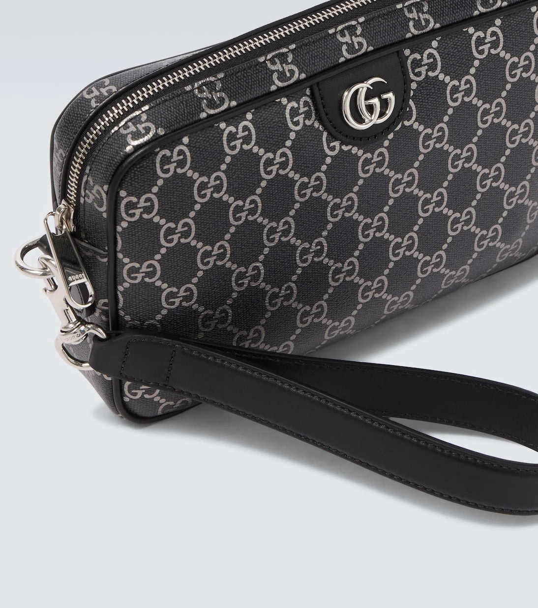 Gucci - حقيبة كتف GG مزينة بالجلد