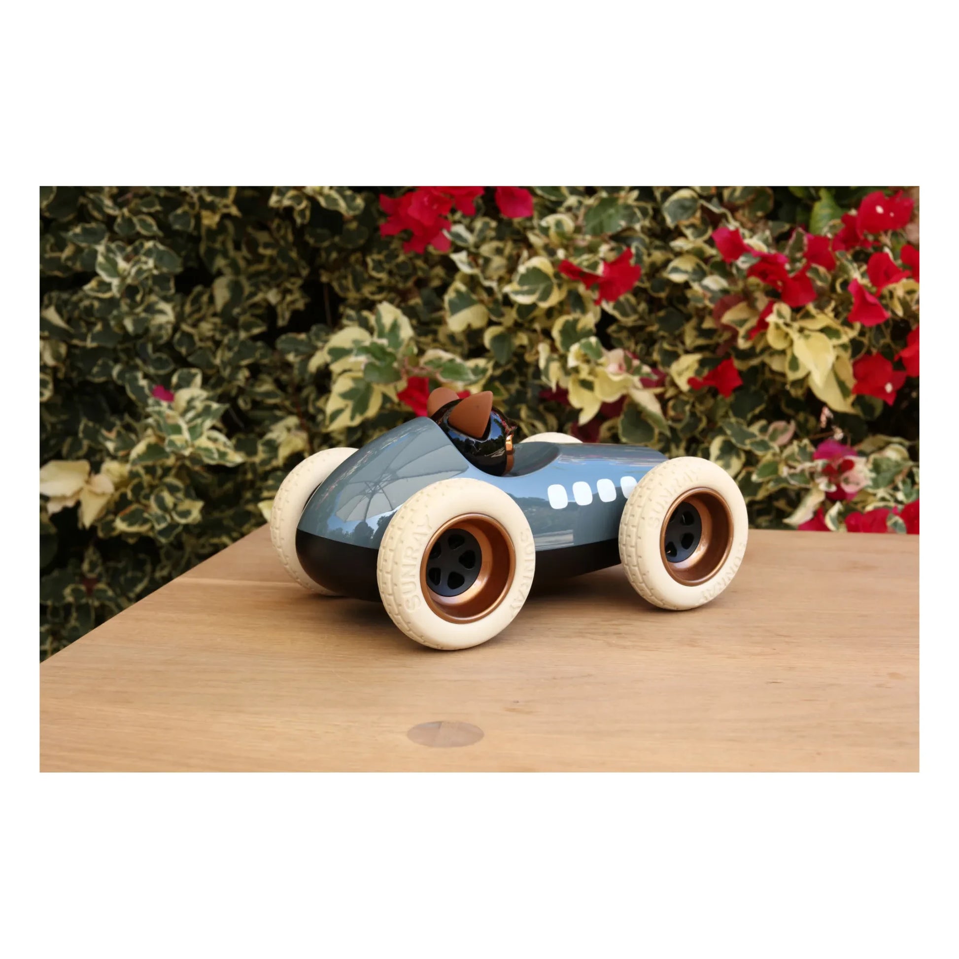 Playforever - Egg Karlos car | Grey