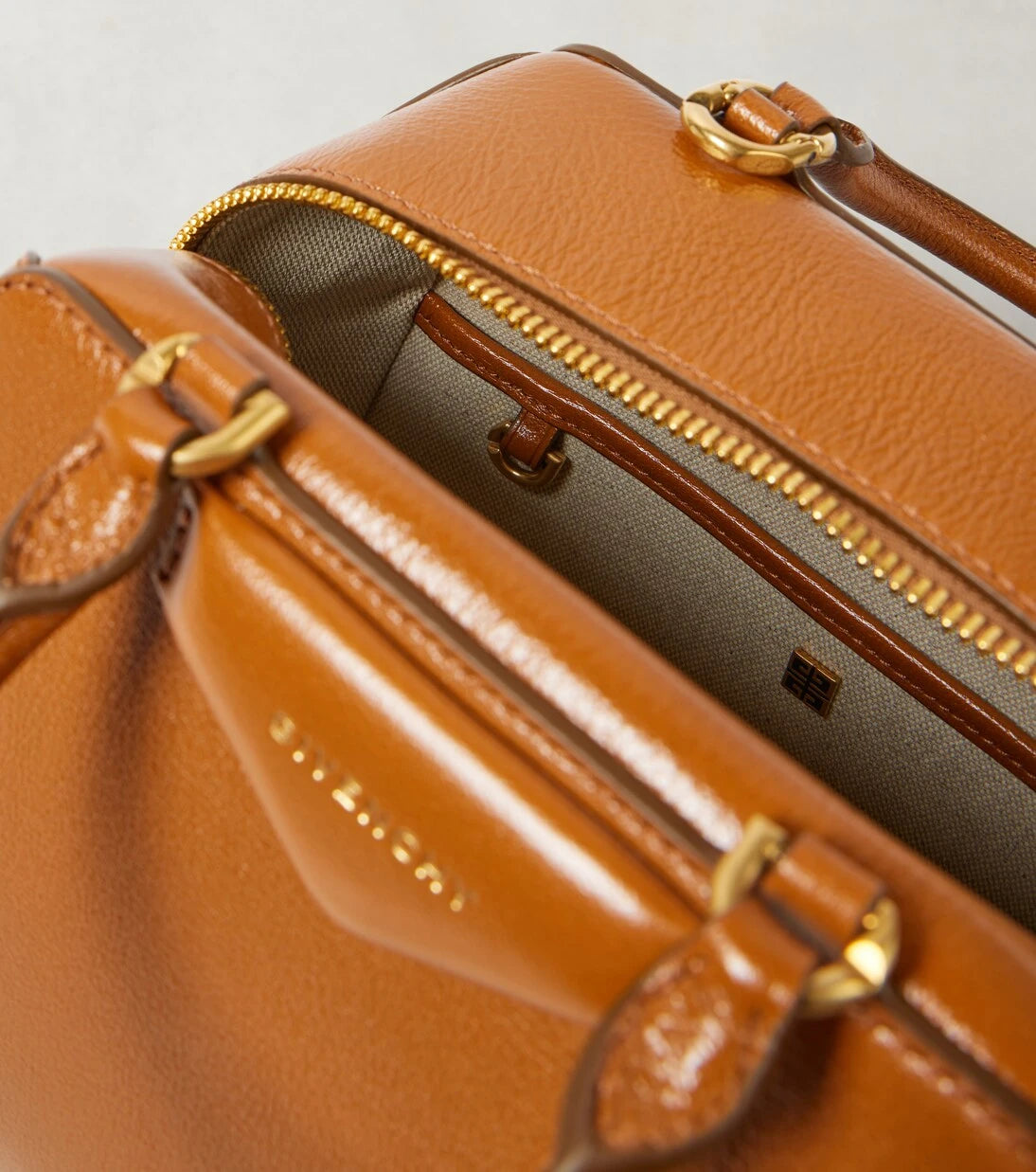 Givenchy - Antigona Cube Mini leather tote bag