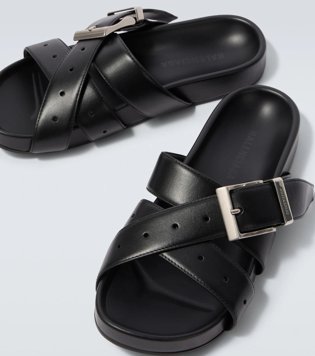 Balenciaga - حذاء مفتوح من الجلد بكعب عالٍ وشريط