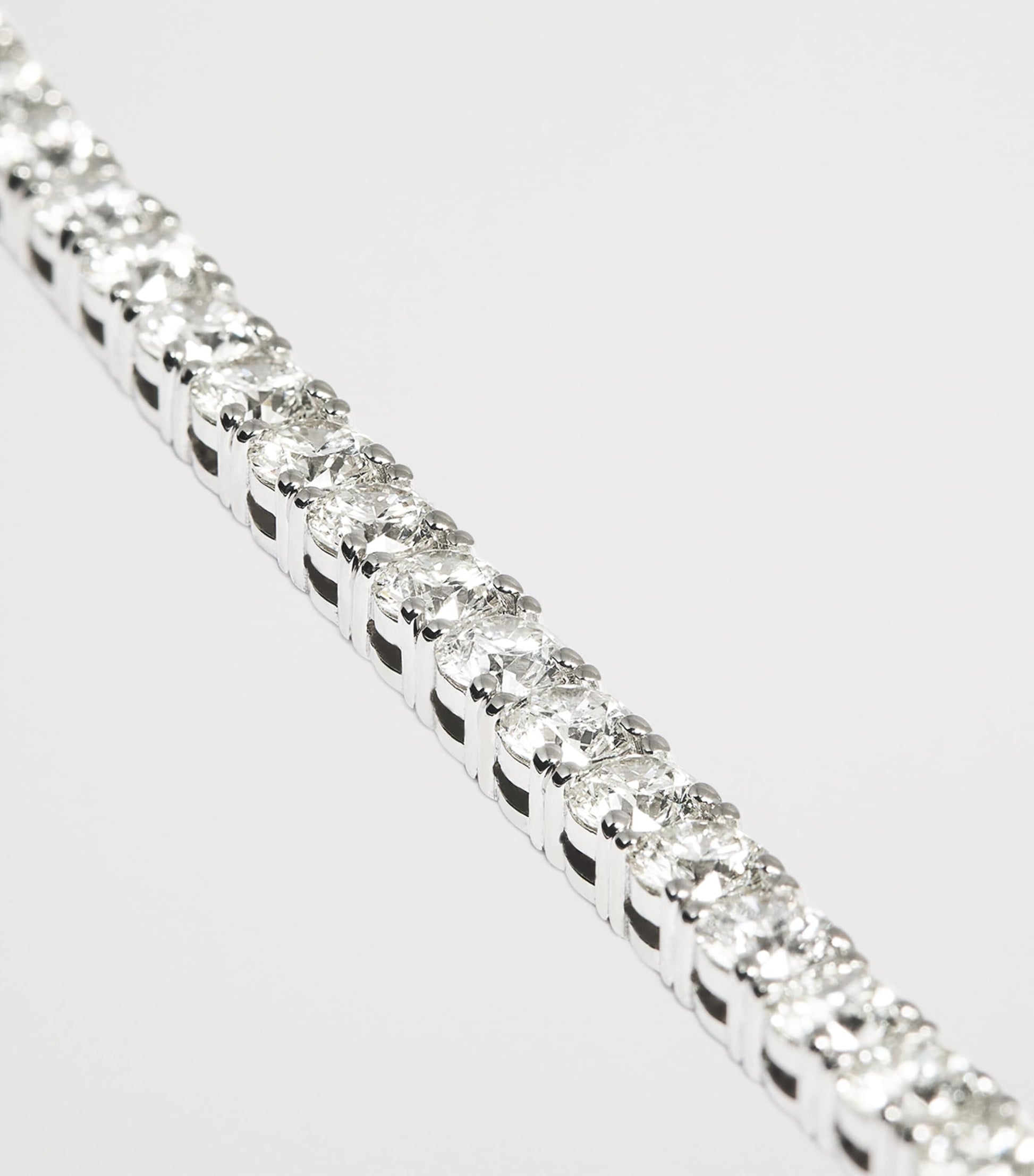 White Gold and Diamond Tennis Bracelet (8.00ct)
