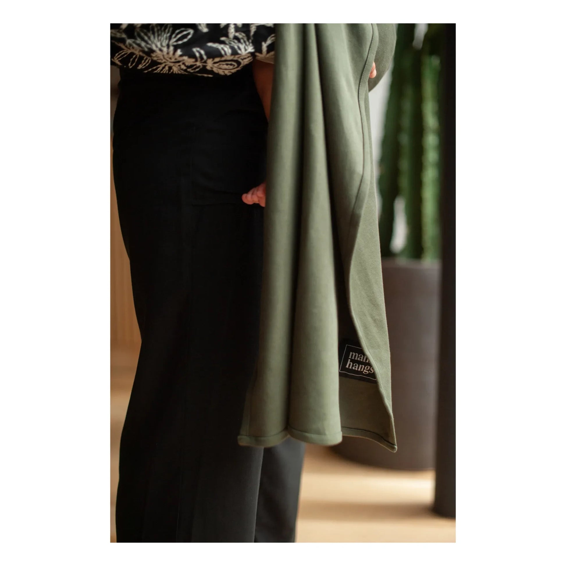 Mama Hangs - Organic Cotton Baby Sling | Olive green