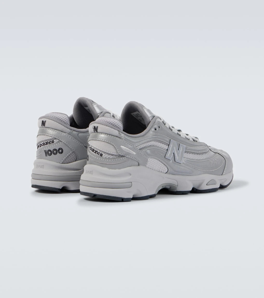 حذاء رياضي مطرز New Balance - 1000