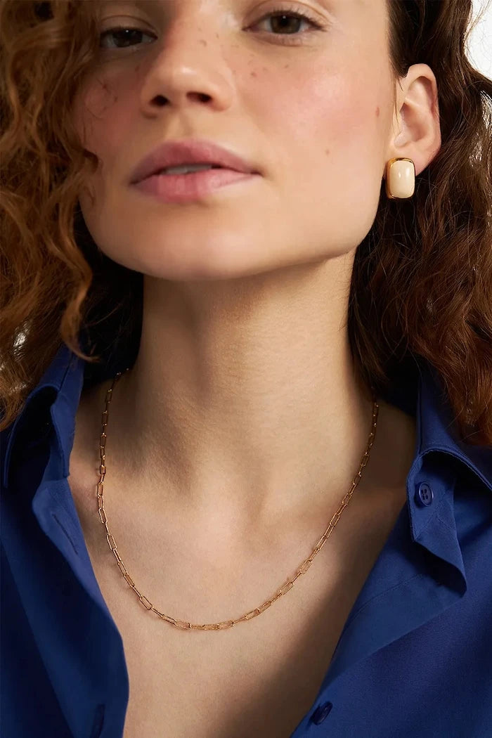 Emaye detaylı altın kaplama gümüş kadın küpeleri Alexis vanilla Earings