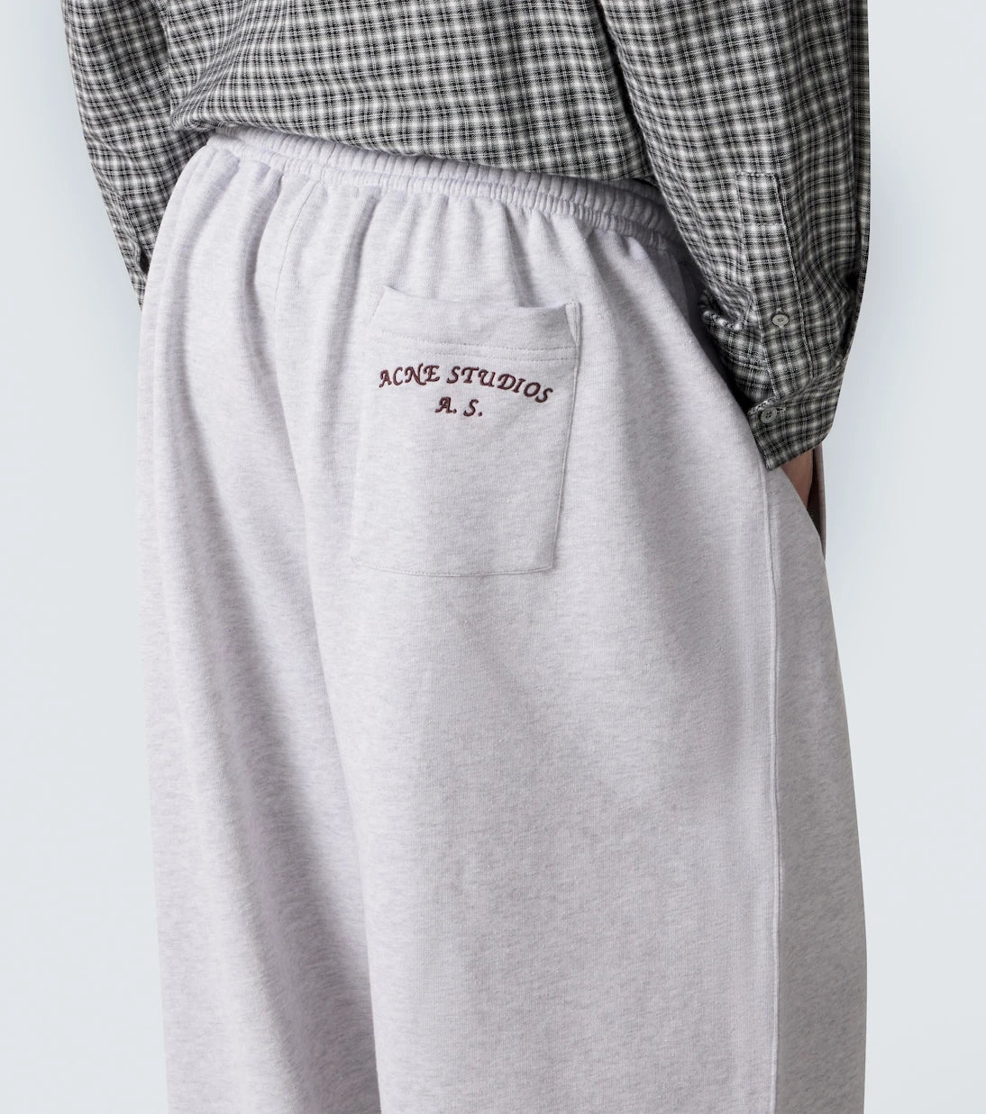 Acne Studios - بنطال رياضي من نسيج فليس قطني مخلوط بشعار الماركة
