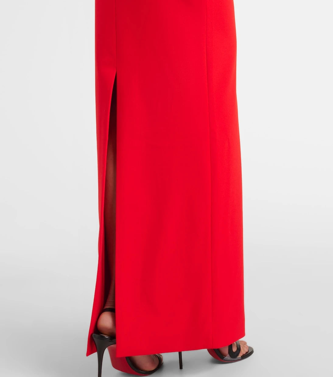 سولاس لندن - فستان عفراء بتطريز الساتان