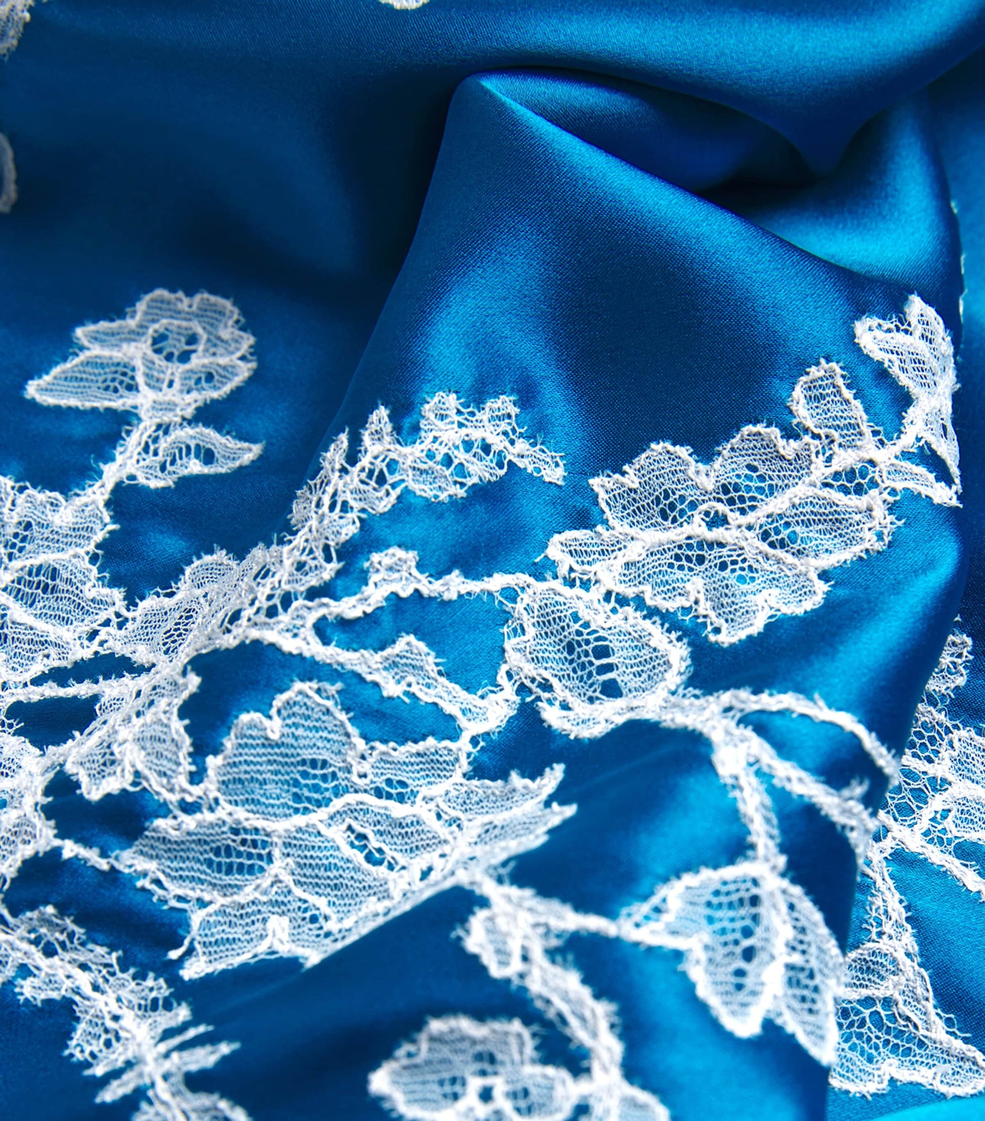 TORLOWEI Blue Silk Tokoni Robe