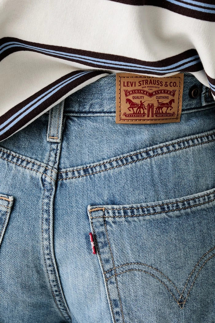 Levi's kadın denim kısa şort CINCH MID-THIGH