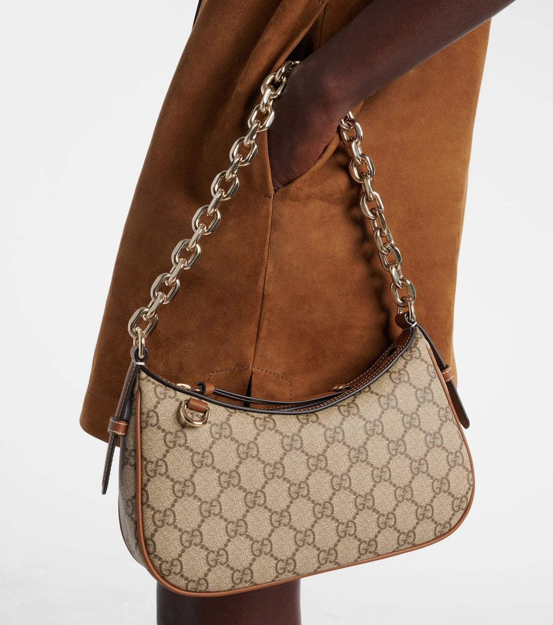 Gucci - حقيبة كتف صغيرة من قماش بشعار GG