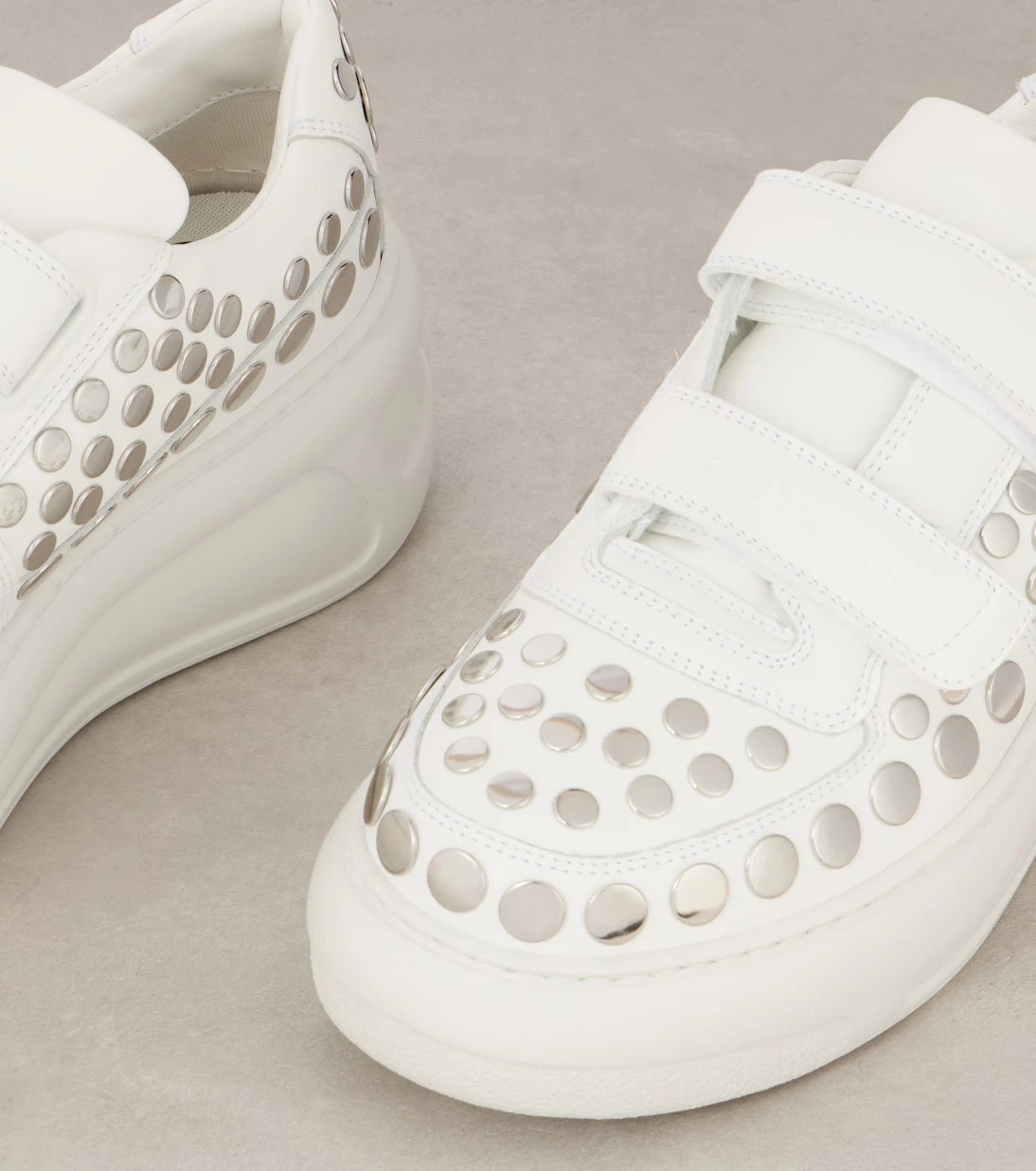 Acne Studios - حذاء سنيكرز Steffey U Friend جلد مرصع