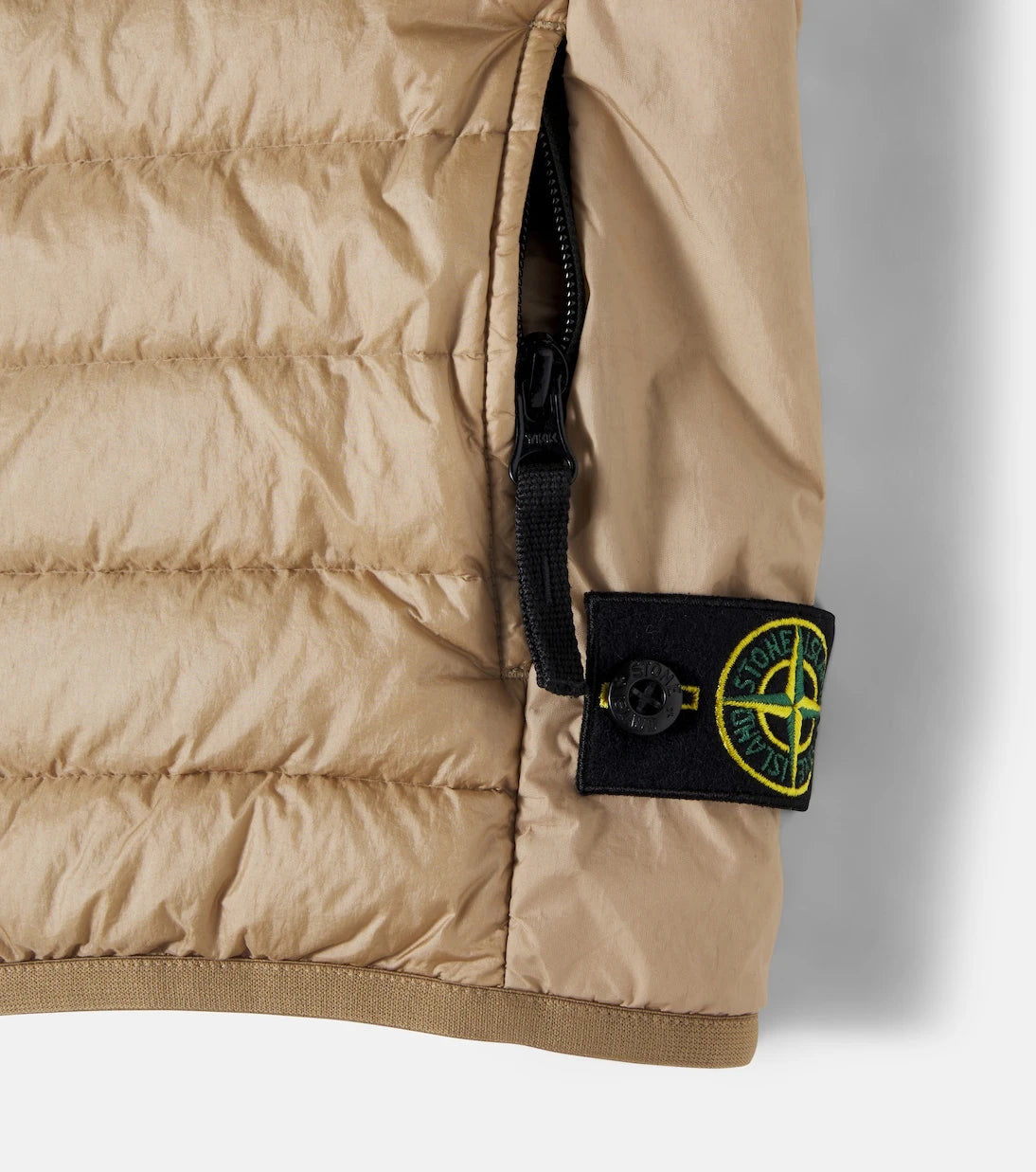 Stone Island Junior - سترة كمبس مبطنة بالريش