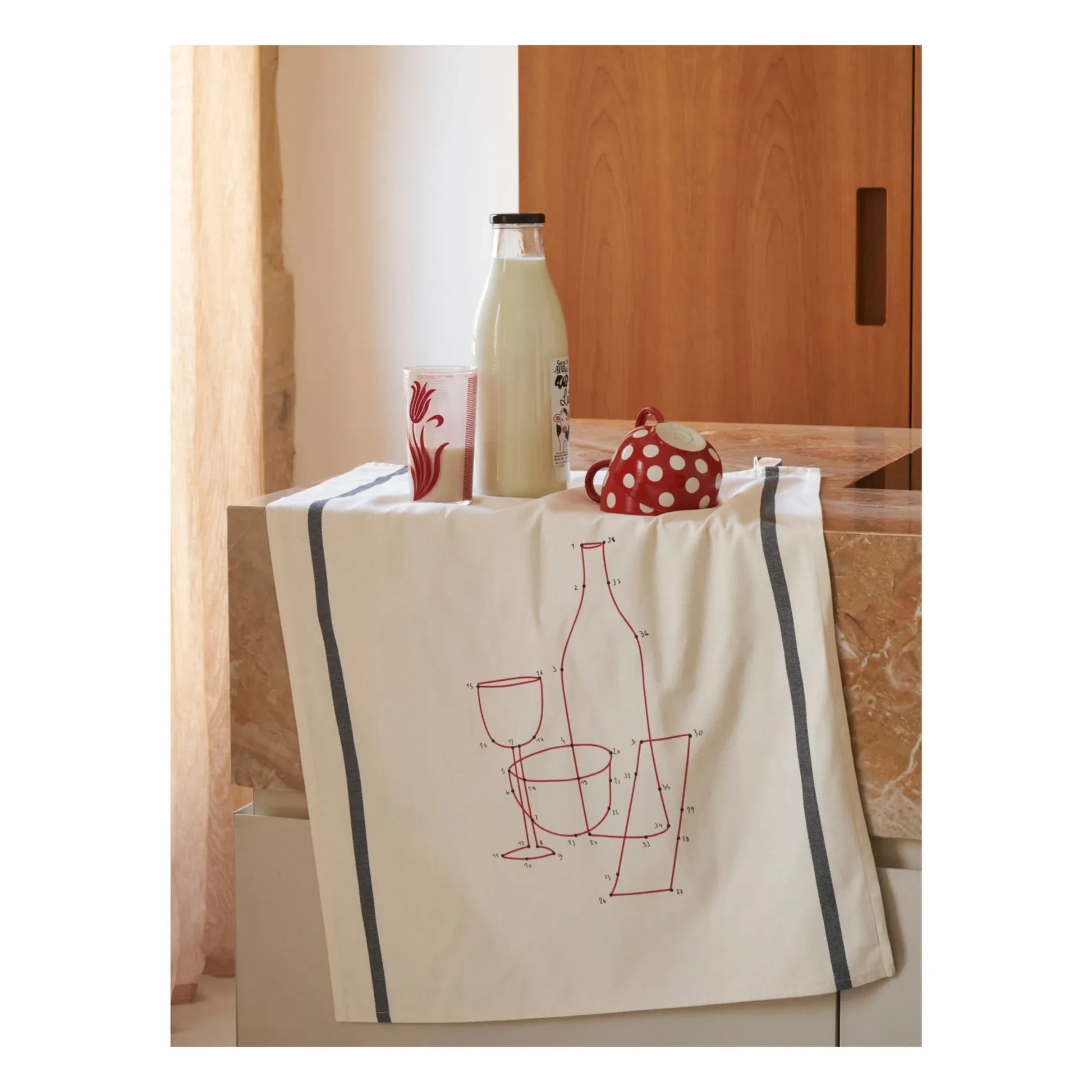 La cerise sur le gâteau - Phil Drink tea towel | Cream