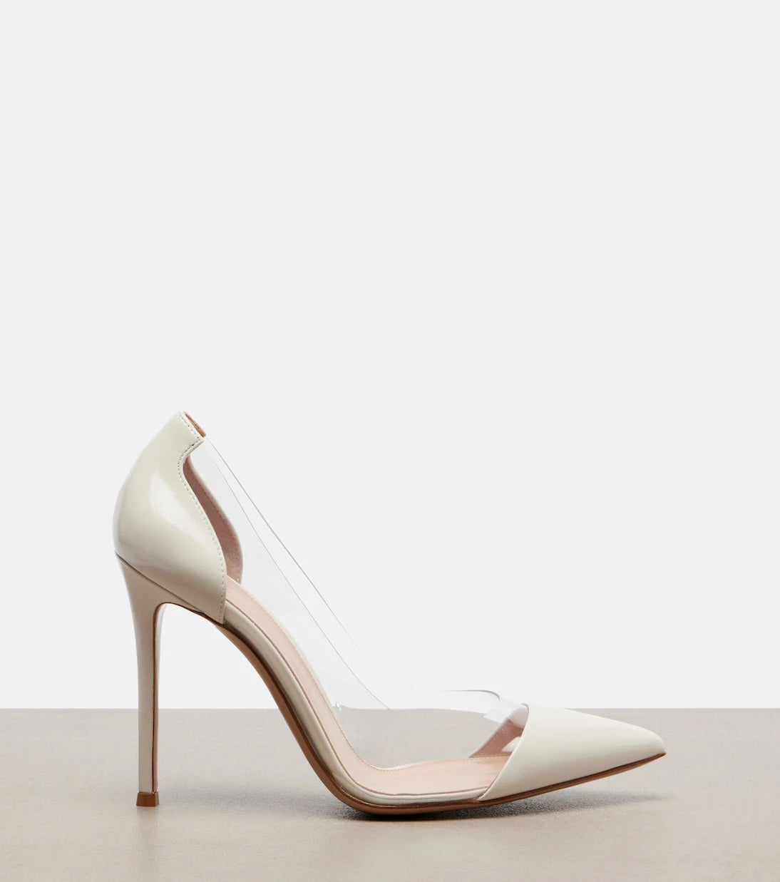 Gianvito Rossi - حذاء بكعب عالٍ من جلد لامع ومادة الـ PVC طراز Plexi