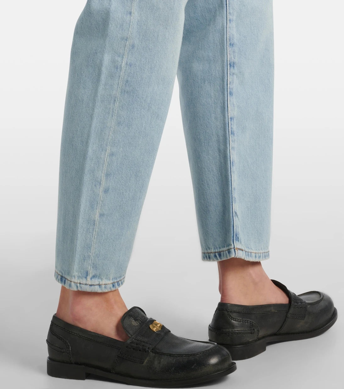 AG Jeans - جينز أمريكي بقصة ضيقة وخصر متوسط الارتفاع