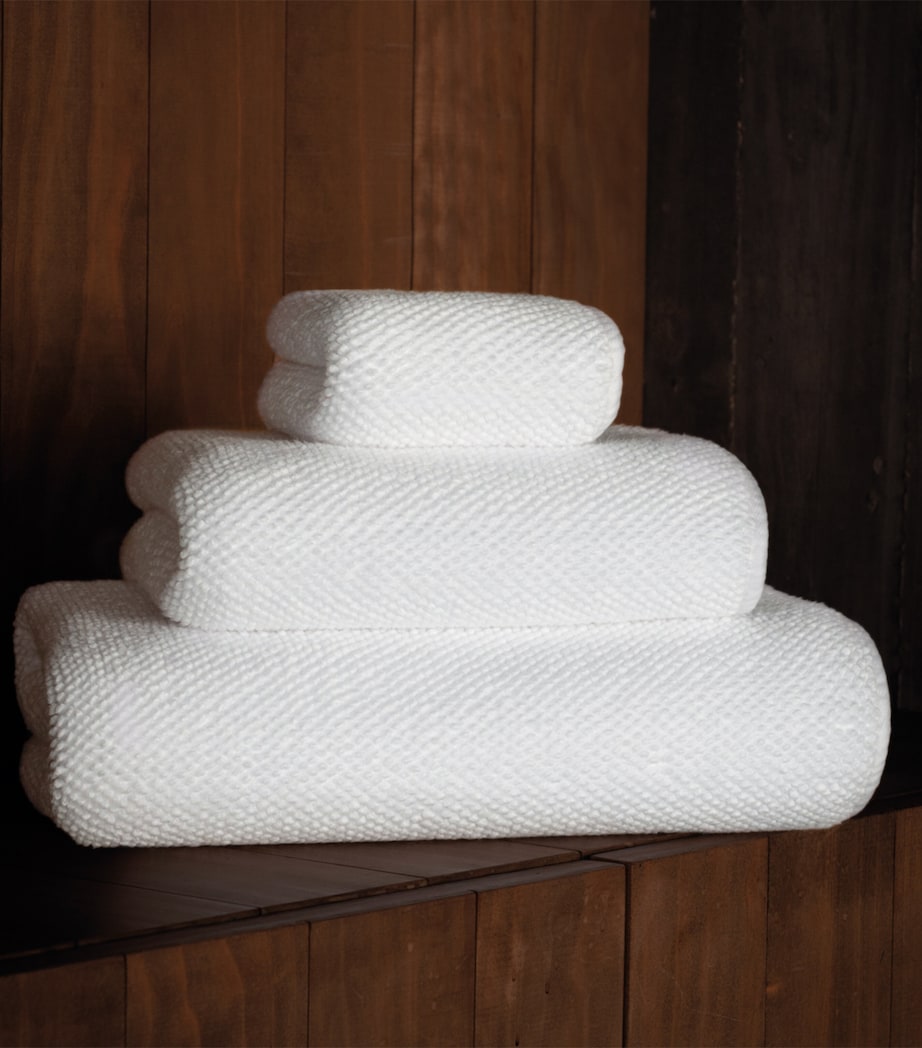 Cotton Pearls Bath Towel (70cm x 140cm)