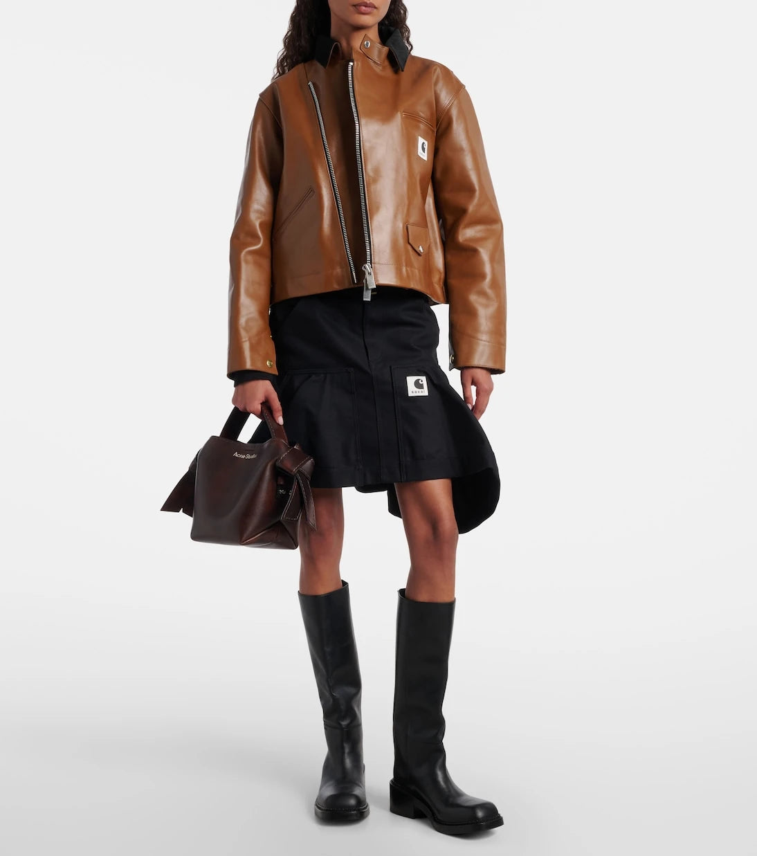 Sacai - جاكيت جلدي غير متماثل من كارهاارت