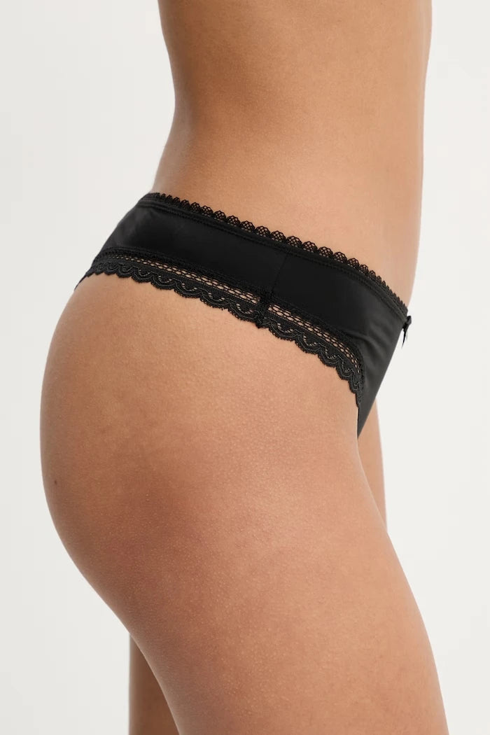 HUGO прашки дамски THONG UNIQUE