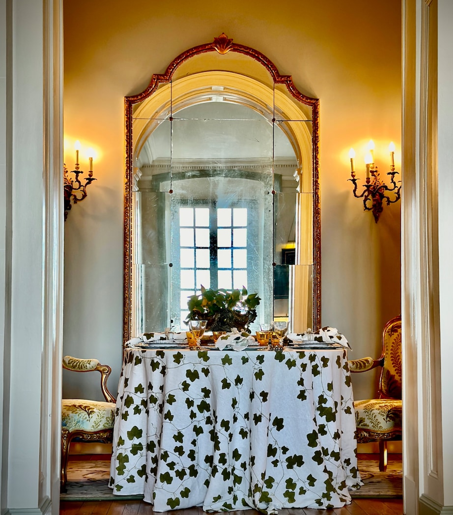 Summerill & Bishop Linen Ivy Round Tablecloth (260cm)