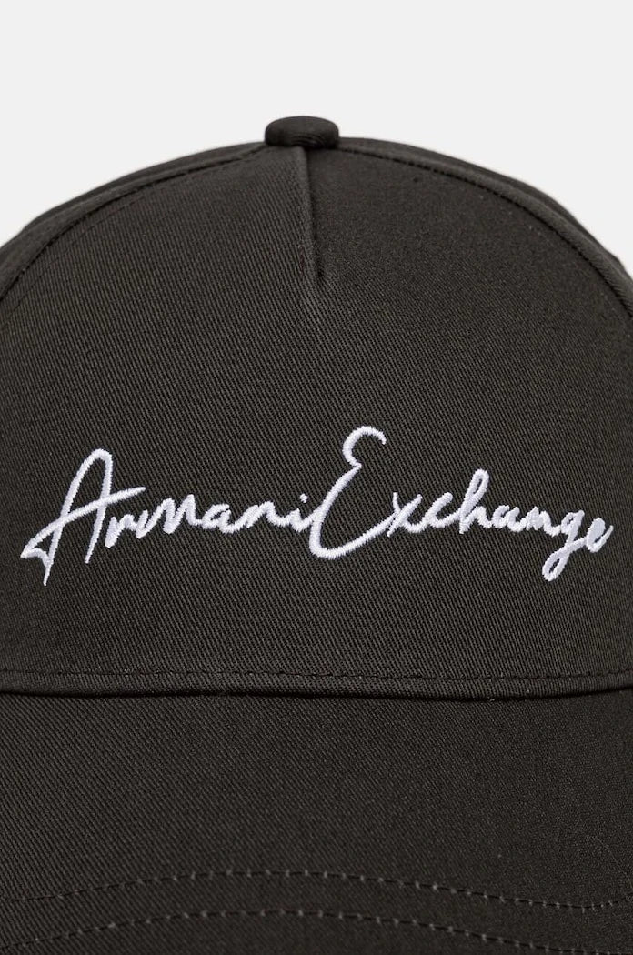 Памучна шапка с козирка Armani Exchange