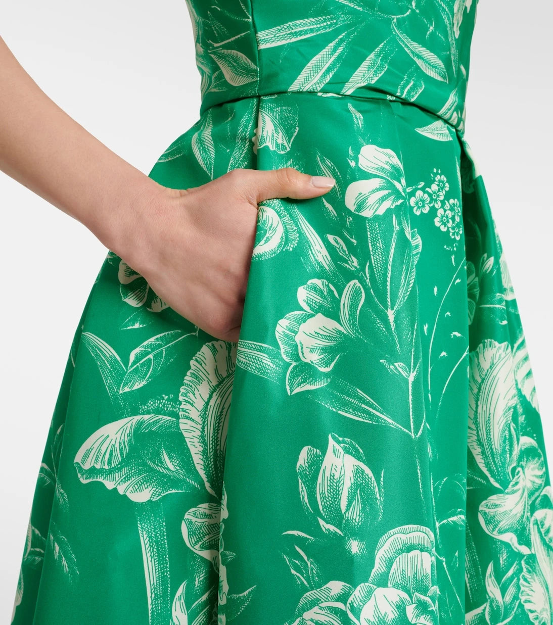 Monique Lhuillier - Strapless silk gown