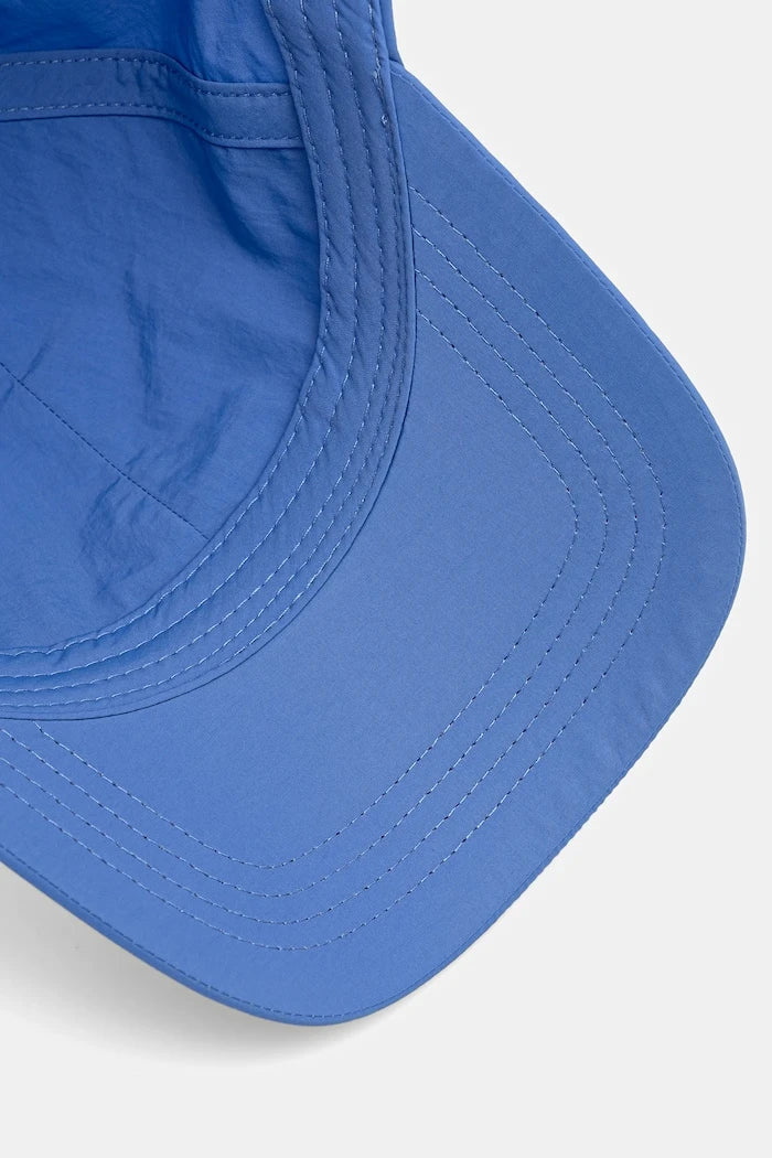 Шапка с козирка Gant