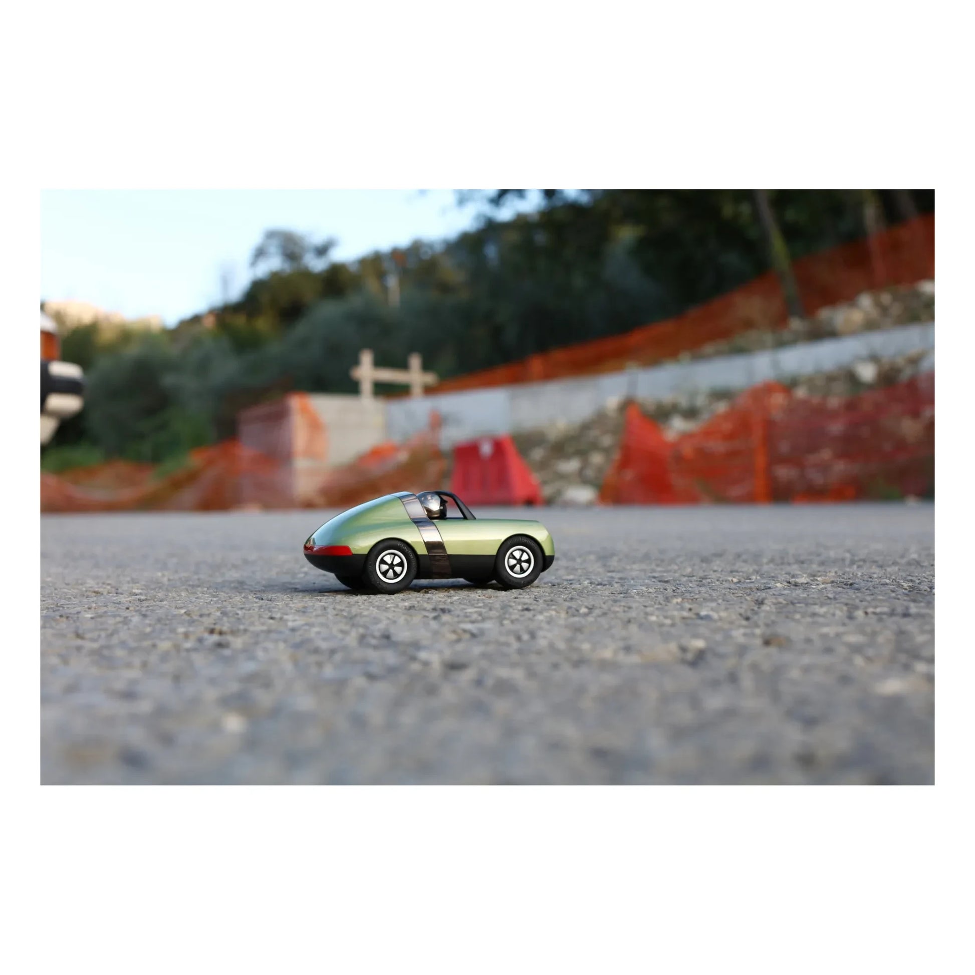 Playforever - Luft Car | Olive green