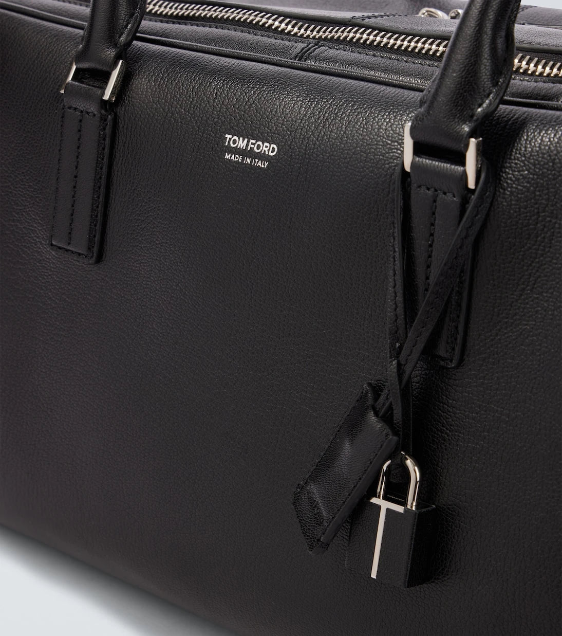 Tom Ford - حقيبة دافل جلدية بشعار العلامة