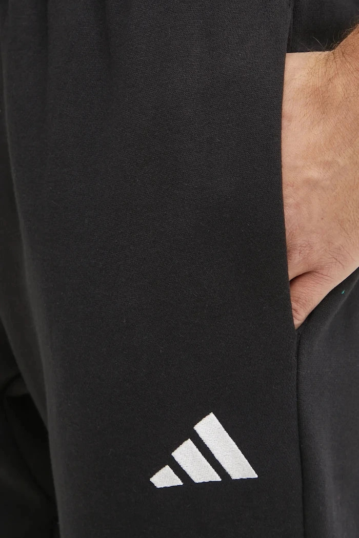 Спортен панталон adidas Feelcozy