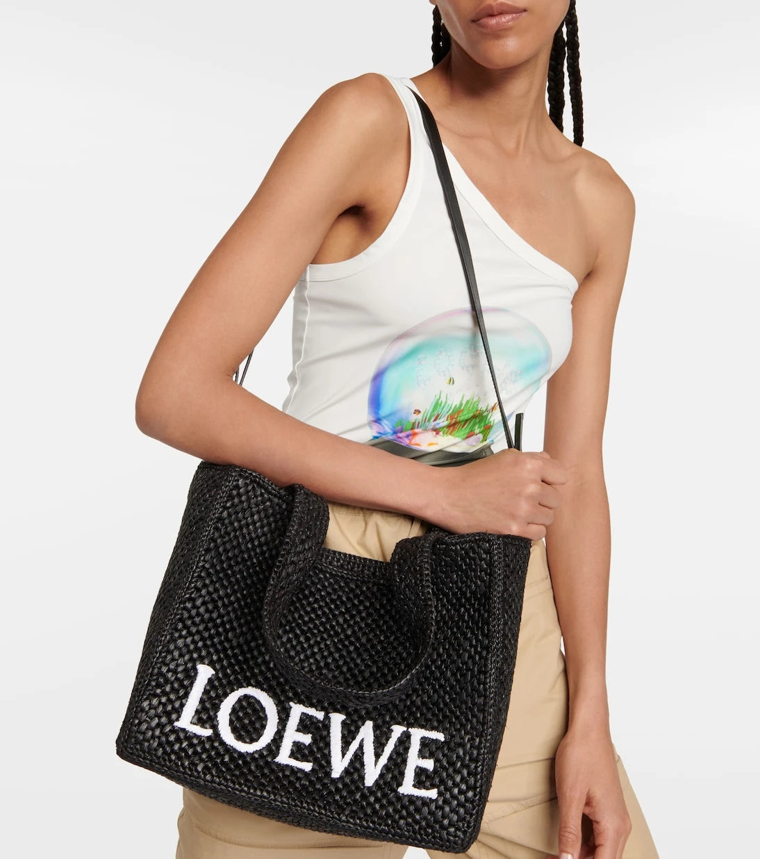 Loewe - حقيبة يد توت كبيرة من الرافيا بشعار باولاز إيبيزا