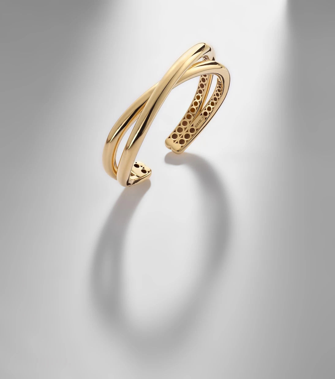 Engelbert - Infinity Loop Medium 18kt gold cuff bracelet