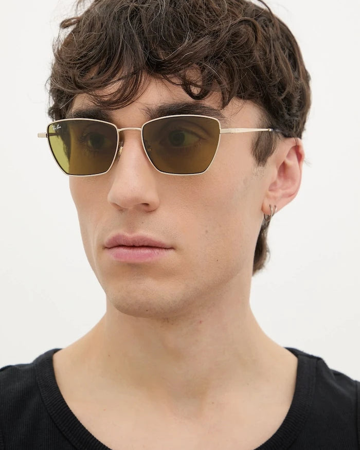 Ray-Ban güneş gözlüğü