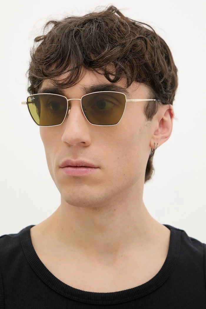 Ray-Ban güneş gözlüğü