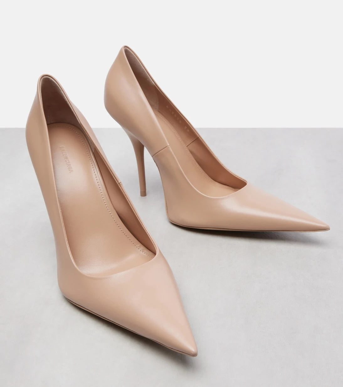 Balenciaga - حذاء أفينيو 110 الجلدي بكعب عالٍ