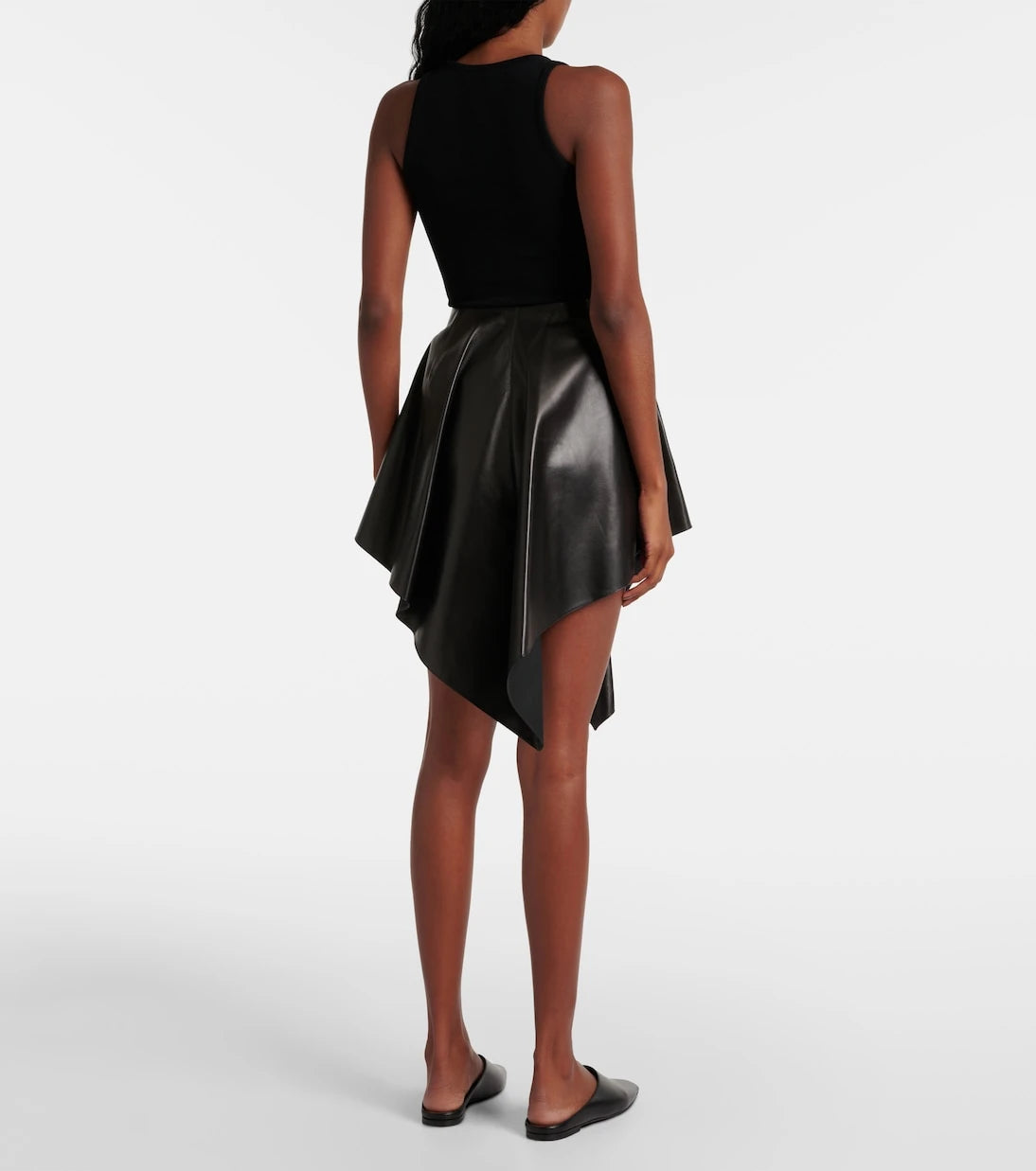 Alaïa - تنورة جلدية قصيرة غير متماثلة