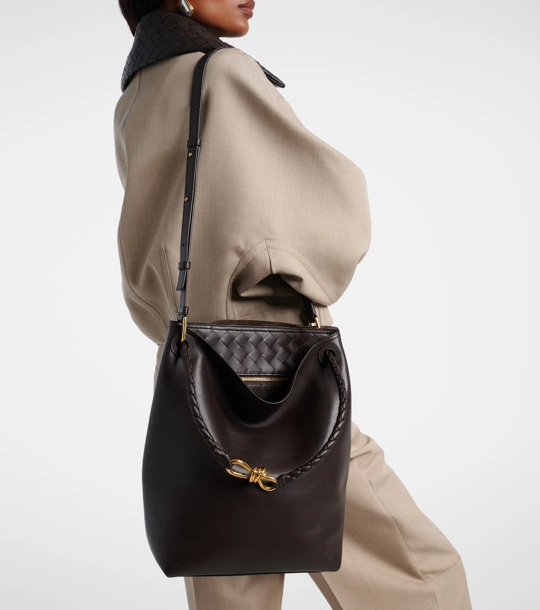 Bottega Veneta - حقيبة أنديامو دلو صغيرة من الجلد