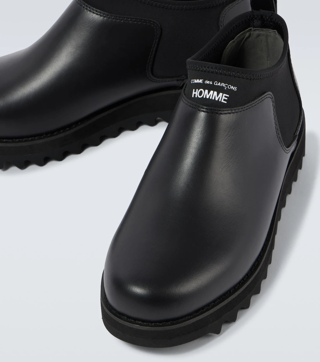 Comme des Garçons Homme - حذاء جلدي برقبة بشعار العلامة