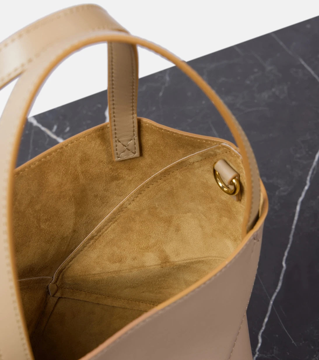 Loewe - حقيبة توت جلد ميني بازل فولد
